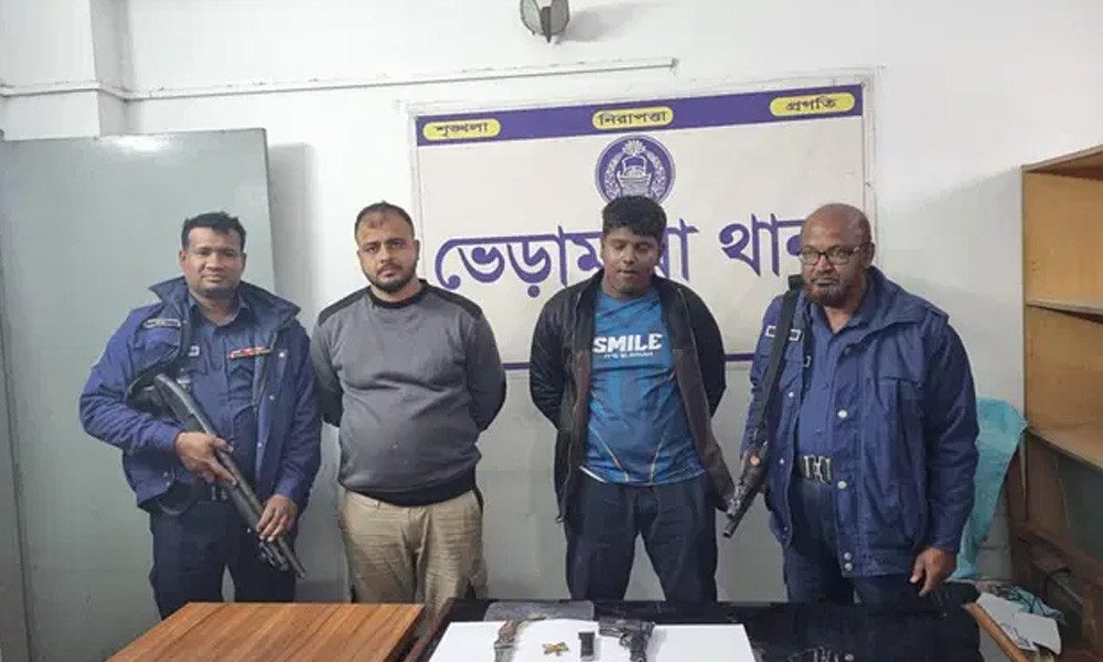 পুলিশ পরিচয়ে ছিনতাইকালে অস্ত্রসহ ছাত্রলীগ নেতা আটক