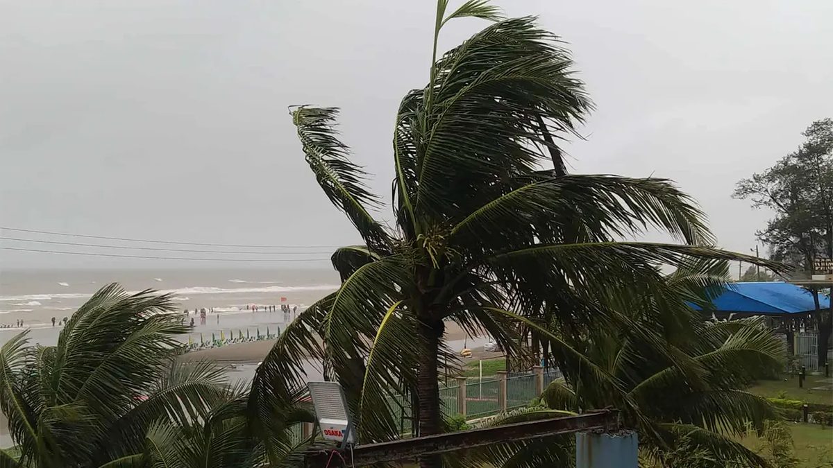 দুপুরের মধ্যে ১০ জেলায় ৬০কিমি বেগে ঝড়ের আভাস