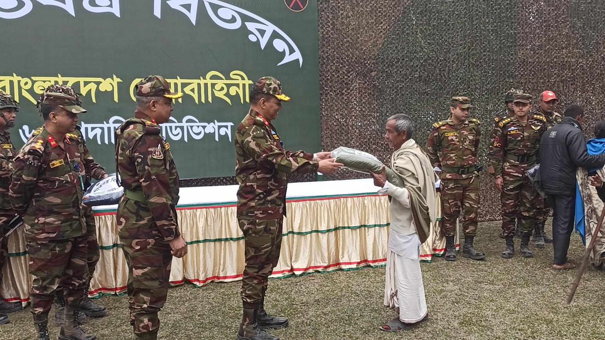 পঞ্চগড়ে সেনাবাহিনীর ফ্রি মেডিকেল ক্যাম্প ও শীতবস্ত্র বিতরণ