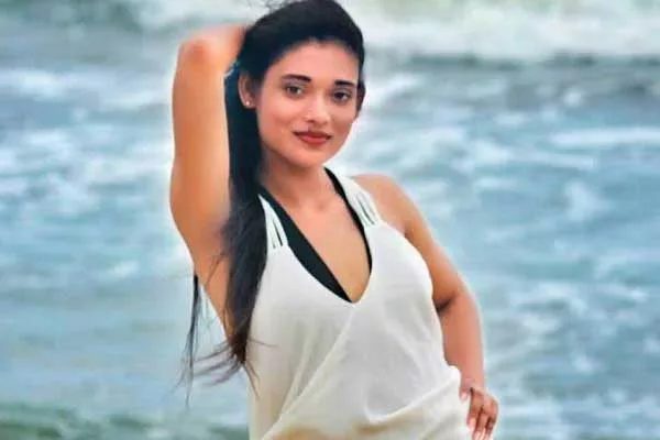 ভারত বিশ্বকাপ জিতলে নগ্ন হয়ে দৌঁড়ানোর ঘোষণা অভিনেত্রীর