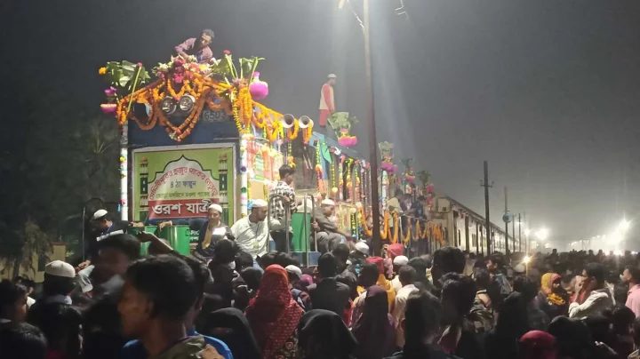 ২২৫১ যাত্রী নিয়ে রাজবাড়ী থেকে ভারত গেল বিশেষ ট্রেন