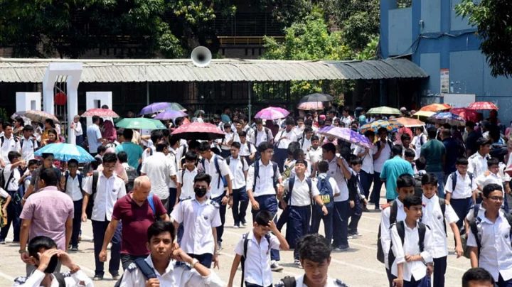 তীব্র তাপপ্রবাহ: বৃহস্পতিবার পর্যন্ত সব স্কুল–মাদ্রাসা বন্ধের নির্দেশ হাইকোর্টের