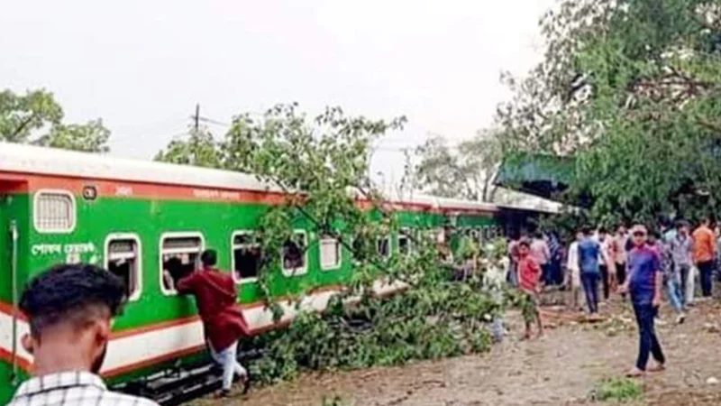 সিলেটে শিলাবৃষ্টি ও কালবৈশাখীর তাণ্ডব, রেল যোগাযোগ বিচ্ছিন্ন