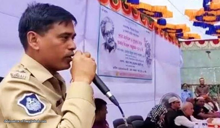 আ. লীগের জন্য ভোট চাইলেন দেওয়ানগঞ্জের ওসি