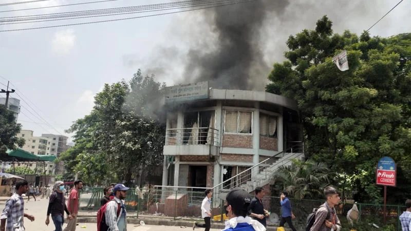 বাড্ডা-রামপুরায় পুলিশ-শিক্ষার্থী সংঘর্ষে নিহত ১, আহত শতাধিক