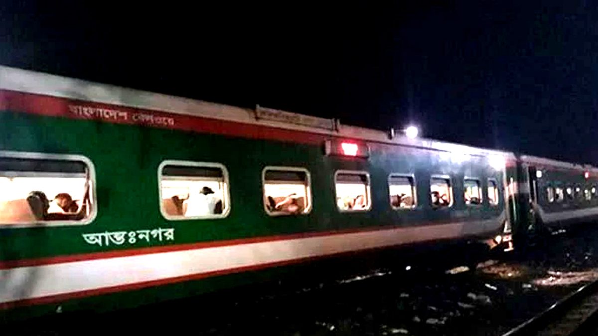 ক্যান্টনমেন্ট স্টেশনে ব্রহ্মপুত্র এক্সেপ্রেসে আগুন
