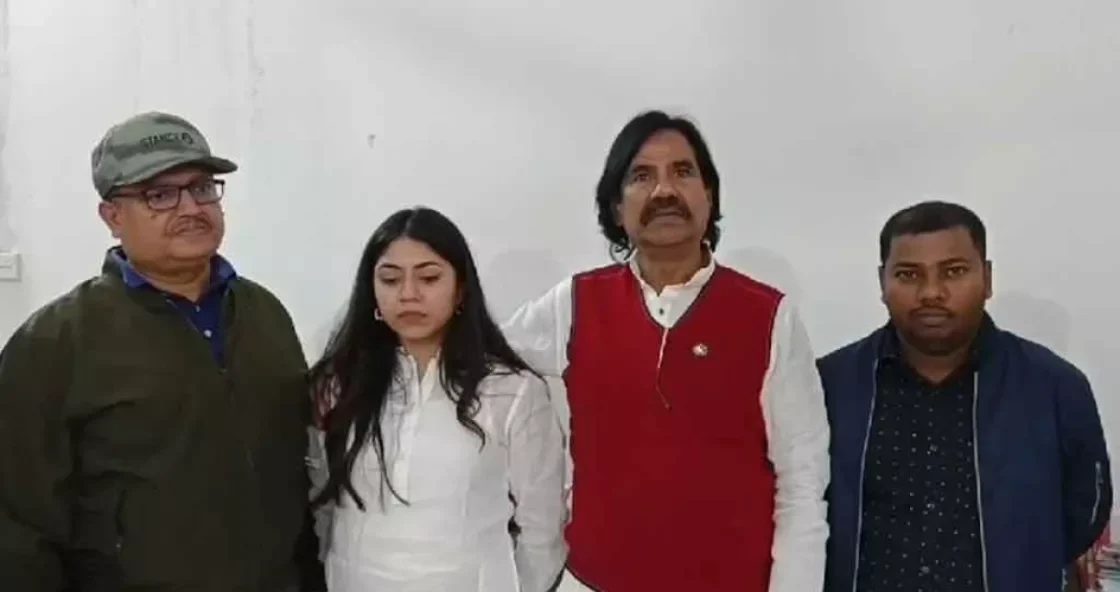 স্মৃতিসৌধে শ্রদ্ধা জানাতে এসে মেয়েসহ আ.লীগ নেতা আটক