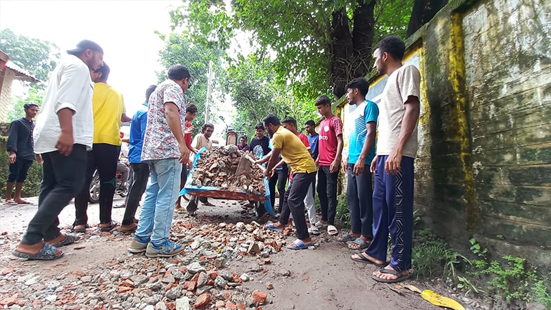 ১০ বছরের দুর্ভোগ ঘোচালেন পঞ্চগড়ের শিক্ষার্থীরা