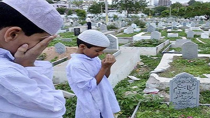 'মৃত' ব্যক্তির কপালে চুমু দেয়া যাবে কি?