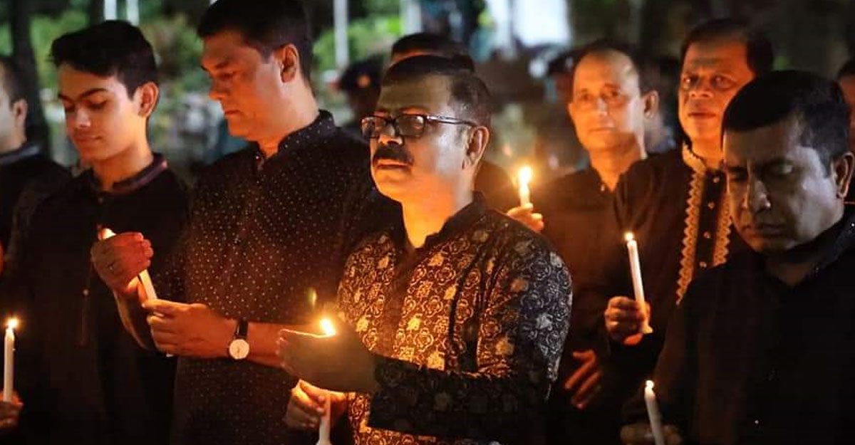 শোক দিবস উপলক্ষে সিএমপির মোমবাতি প্রজ্বলন