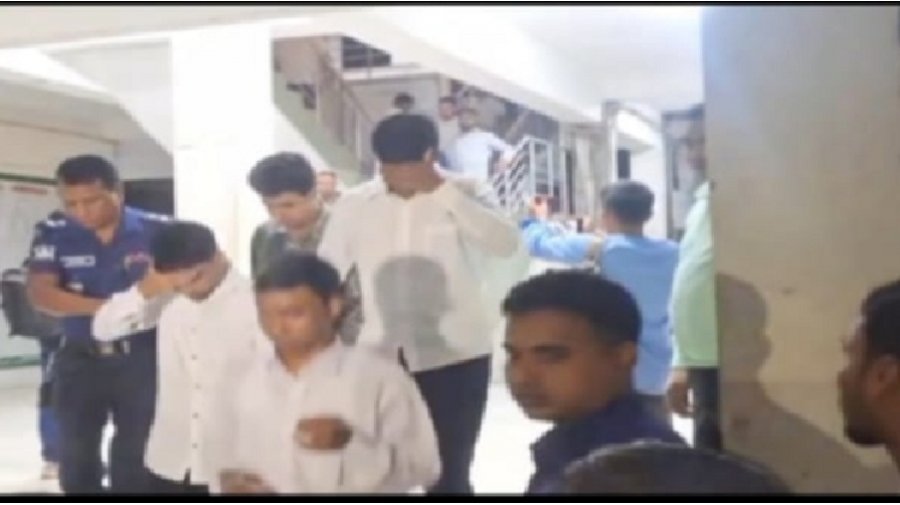 ডিসি অফিসে চাকরির ভাইভা দিতে এসে ২২ জন আটক