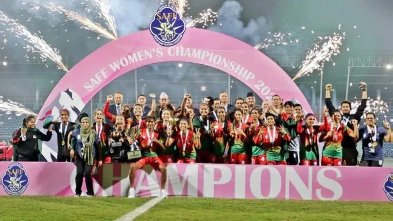 সাফজয়ী নারী ফুটবল দলকে দেড় কোটি টাকা পুরস্কারের ঘোষণা বাফুফের