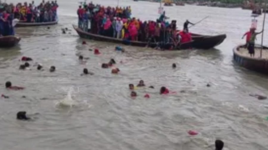 মোংলায় অতিরিক্ত যাত্রী নিয়ে ডুবে গেল ট্রলার,নিখোঁজ অনেকেই