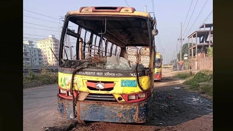 গাজীপুরে চলন্ত বাসে আগুন