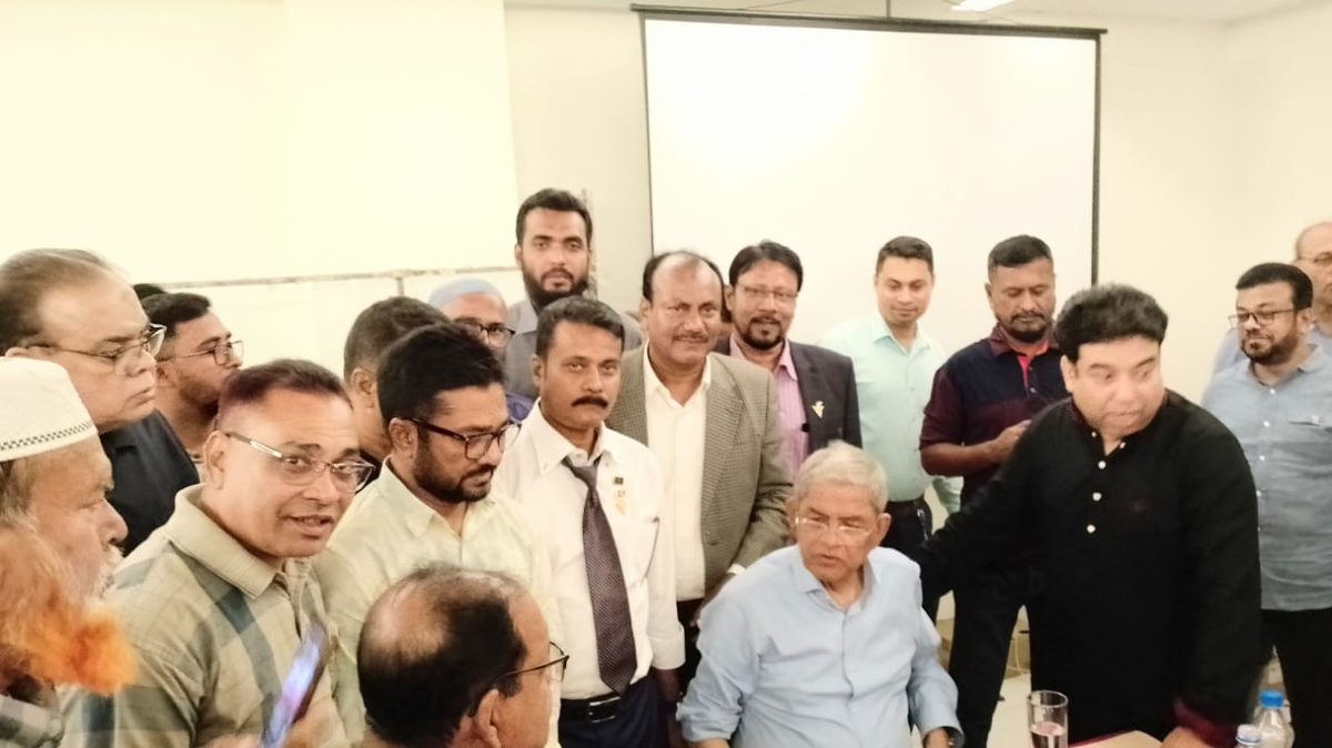 বিএনপি মহাসচিবের সঙ্গে কুষ্টিয়ার পদবঞ্চিত নেতৃবৃন্দের সৌজন্য সাক্ষাৎ