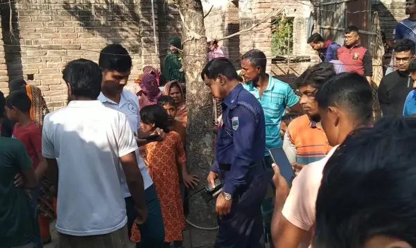 নেশার টাকা না পেয়ে বাবাকে কুপিয়ে হত্যা করল ছেলে