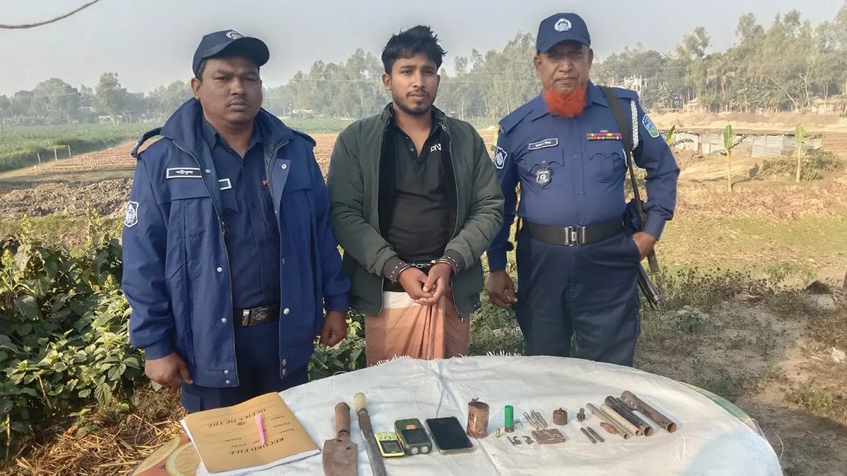 জামালপুরে পিস্তল-গুলিসহ যুবক আটক