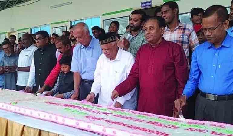 বঙ্গবন্ধুর জন্মদিনে ১০৩ ফুট লম্বা কেক