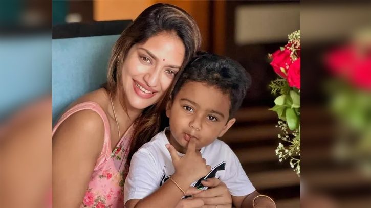 তিন বছর পর ছেলেকে প্রকাশ্যে আনলেন নুসরাত