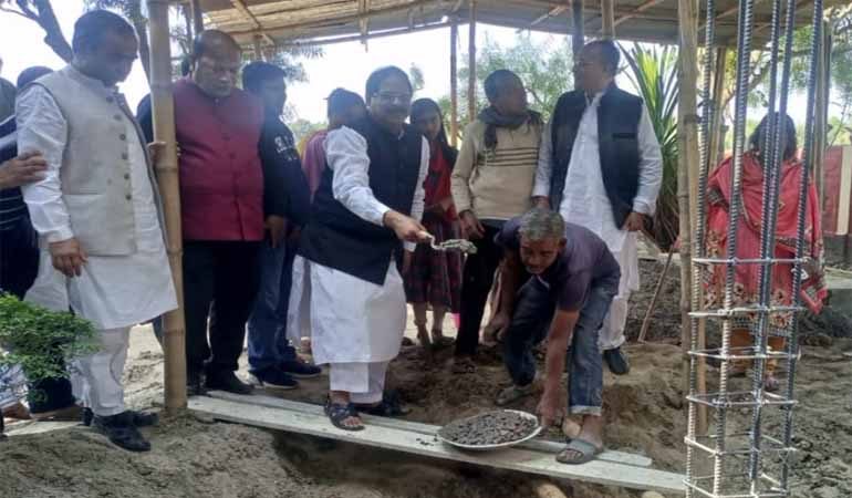 পাঁচবিবিতে দু'শত বছরের পুরাতন মন্দিরের নির্মাণ কাজের উদ্বোধন করলেন দুদু এমপি