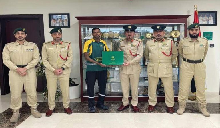 দুবাইয়ে রাস্তায় কুড়িয়ে পাওয়া ৩৩ লাখ টাকা ফেরত দিলেন প্রবাসী