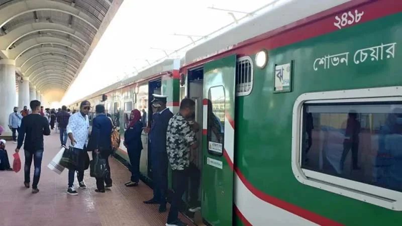 কক্সবাজার এক্সপ্রেসে খাবারের মান নিয়ে যাত্রীদের অভিযোগ