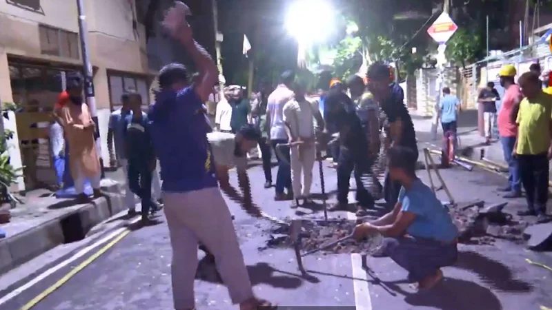 মধ্যরাতে মাটির নিচে গ্যাস লাইনে আগুন