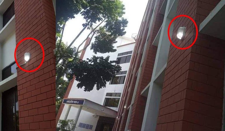 বেরোবিতে বিদ্যুৎ সাশ্রয়ে ক্লাস বন্ধ,দিনে-দুপুরে জ্বলছে বাতি