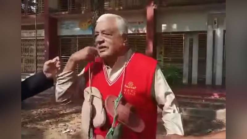 বীর মুক্তিযোদ্ধাকে গলায় জুতার মালা পরিয়ে লাঞ্ছিত
