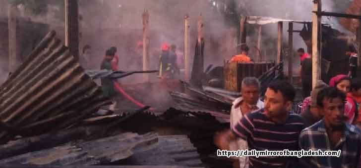 বৈদ্যুতিক শর্ট সার্কিটের আগুনে পুড়ল ৩ দোকান