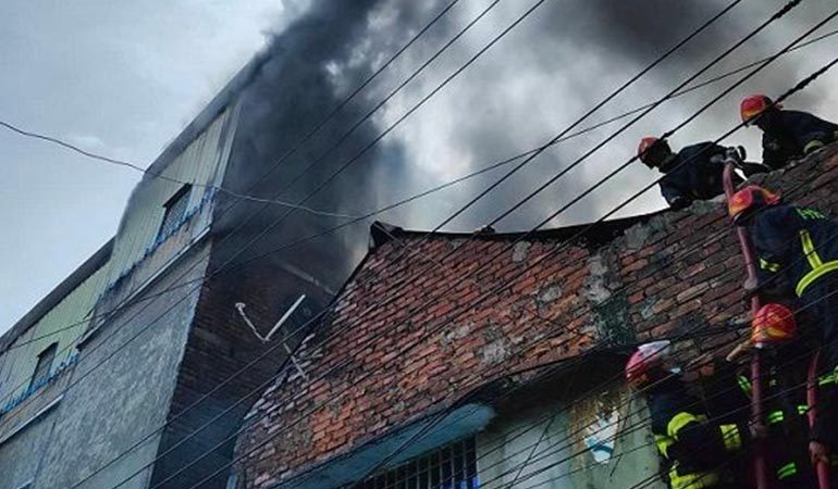 চকবাজারে প্লাস্টিক কারখানায় অগ্নিকান্ড : হোটেল মালিক গ্রেপ্তার