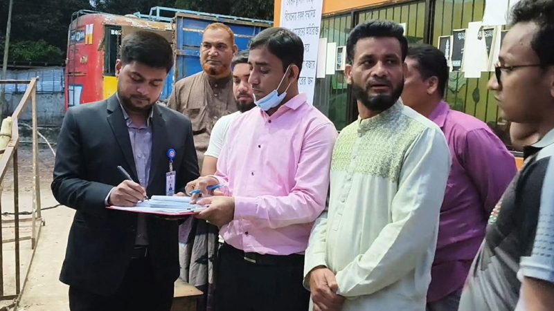 চাঁপাইনবাবগঞ্জে ‘তেল নাই’লেখা পাম্পে মিলল ১৩ হাজার লিটার জ্বালানি
