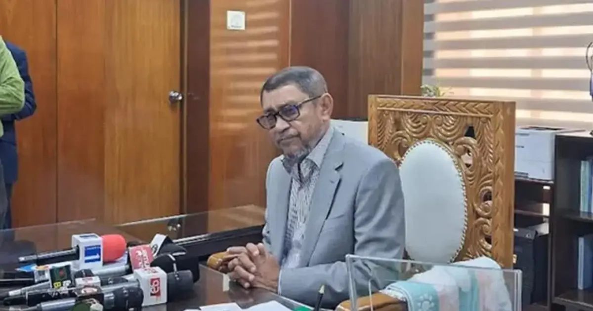 রাজধানীর আসাদগেট-শ্যামলীর রোড সব ক্লিনিক পরিদর্শনে স্বাস্থ্যমন্ত্রী
