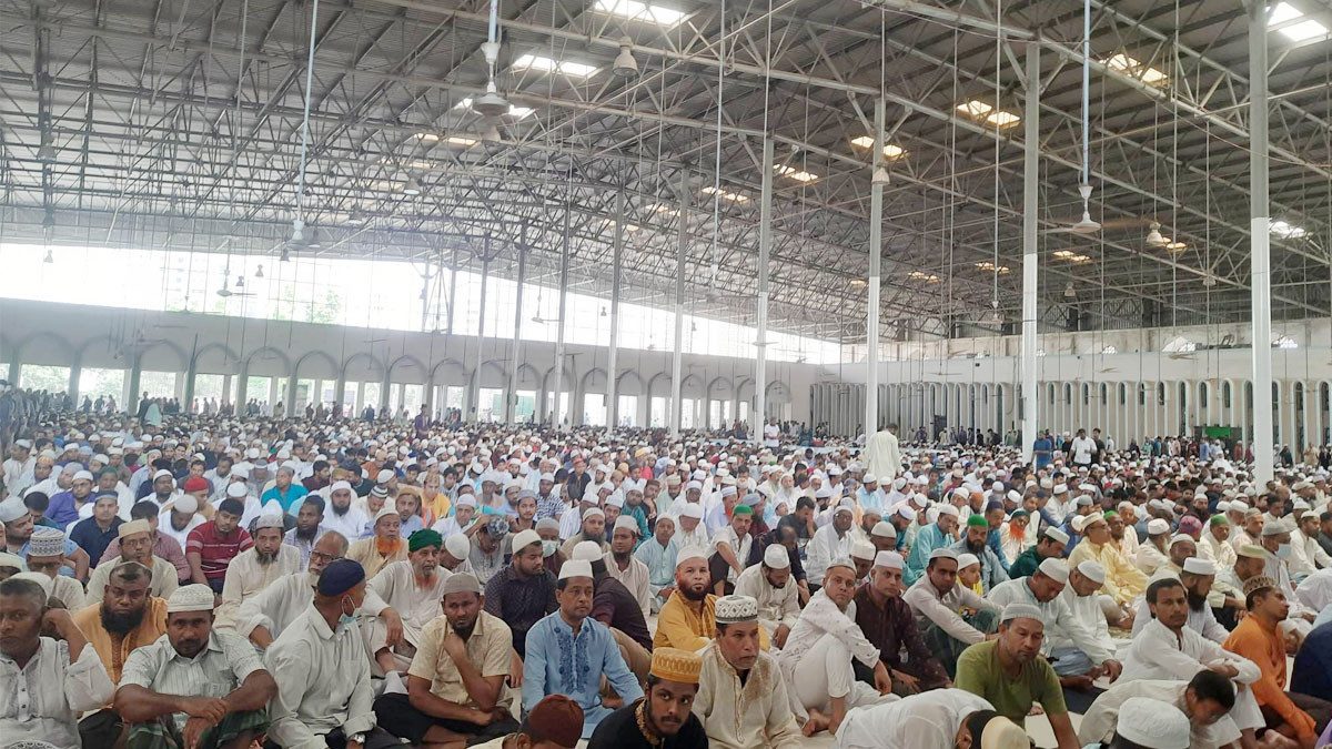 রমজানের তৃতীয় জুম্মা : বায়তুল মোকাররমে মুসল্লিদের ঢল