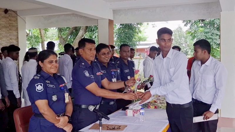 জামালপুরে ১২০ টাকায় পুলিশে চাকরি পেলেন ৩২ জন