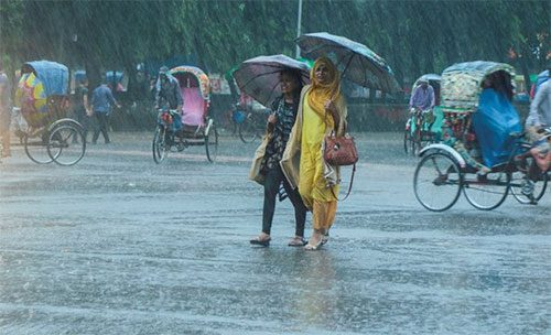 সাগরে লঘুচাপের আভাস, শুক্রবার থেকে বাড়তে পারে বৃষ্টি