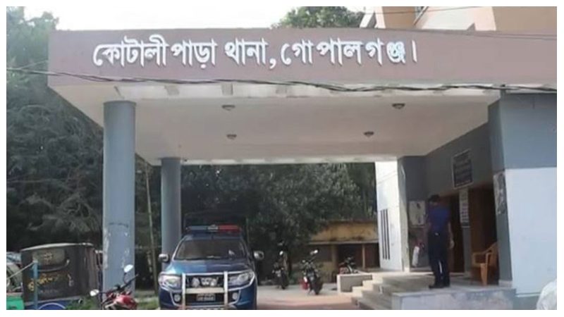 মোবাইল কিনে না দেওয়ায় কিশোরের কান্ড!