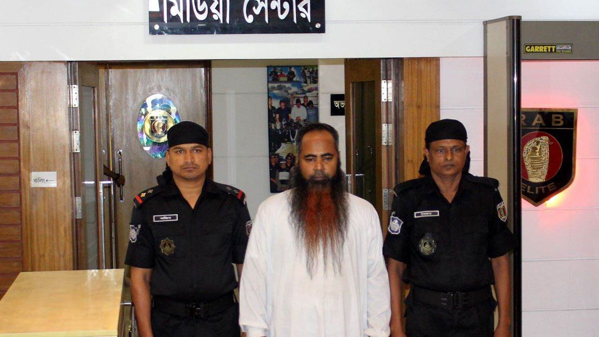 সহজে টাকা উপার্জনের জন্য পীর হোন ইকবাল:র‍্যাব