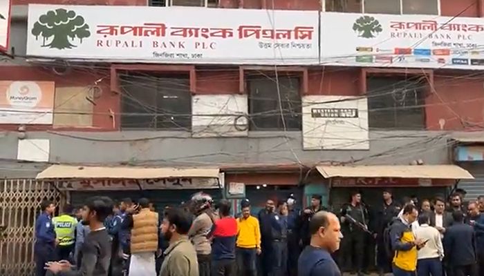 রূপালী ব্যাংকে হানা দেয়া ডাকাতদের ২ আবদার