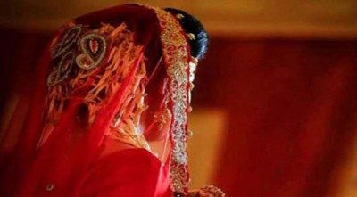 বিয়ের একদিন পর স্বামীকে পাশে রেখে নববধূর কাণ্ড!