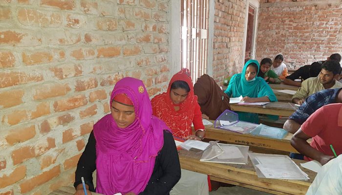 মেয়ের সঙ্গে মায়ের এইচএসসি পরীক্ষা, মা পাশ করলেও ফেল মেয়ে