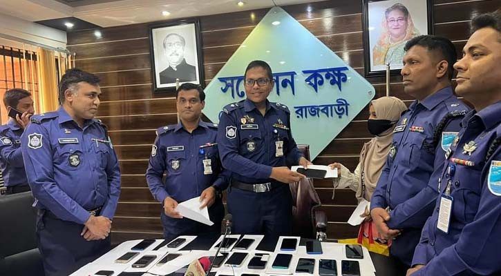 হারিয়ে যাওয়া ৩১টি মোবাইল ফোন উদ্ধার করল পুলিশ