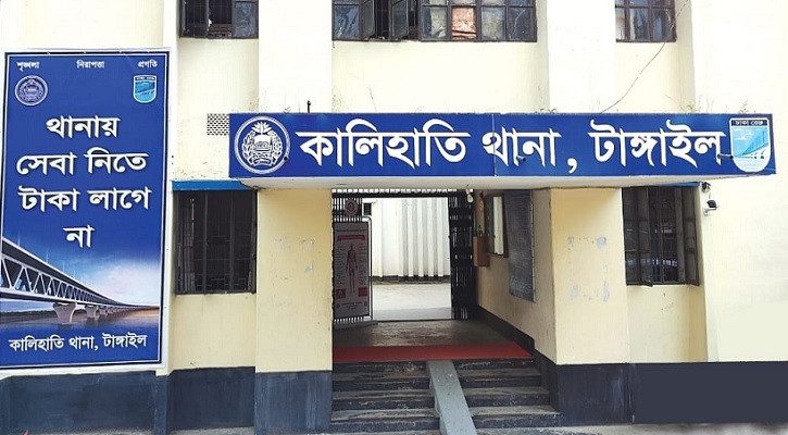 বাসচাপায় প্রাণ গেল স্বামীর, হাসপাতালে স্ত্রী