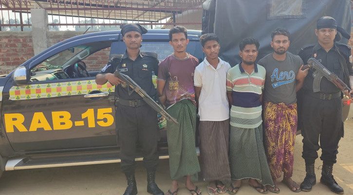 উখিয়ায় রোহিঙ্গা শিবিরে র‍্যাবের অভিযানে আরসার চার সদস্য গ্রেপ্তার