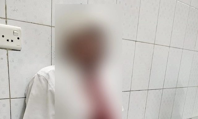 চলন্ত ট্রেনে দুর্বৃত্তের পাথর নিক্ষেপ, পরিচালক আহত