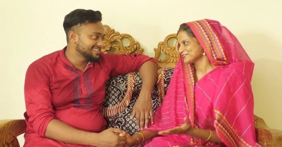 প্রেমের টানে নোয়াখালীতে মালয়েশীয় তরুণী