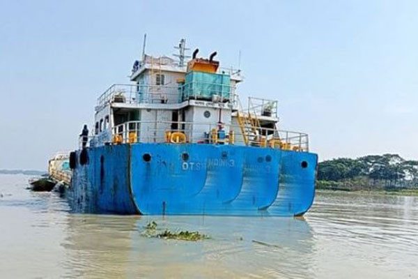 সুগন্ধা নদীতে ট্যাংকারে বিস্ফোরণ, নিখোঁজ ৪