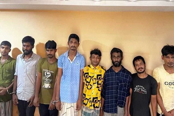 রাজধানীতে ‘টান মারা’ চক্রের ৮ সদস্য গ্রেপ্তার