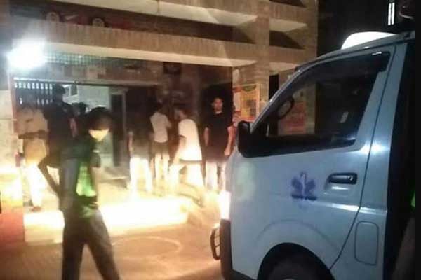 মধ্যরাতে জাবির দুই হলের শিক্ষার্থীদের সংঘর্ষ, আহত ২০