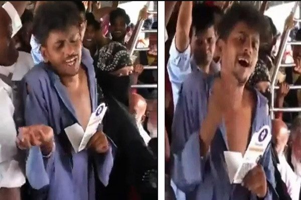 রাস্তায় ডিজিটাল ভিখারি, পেমেন্ট অনলাইনে!